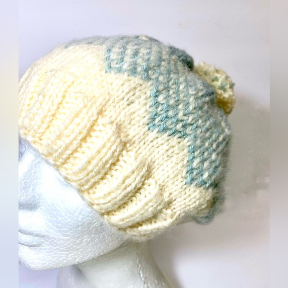 HANDMADE Chunky Fair Isle Beanie Hat, Warm Winter Weather Accessory Gift - Picture 4 of 9